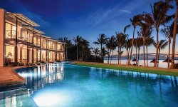 Victoria Beachcomber Resort & Spa