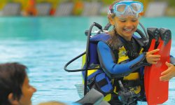 Beachcomber Hotels & Resorts; Mauritius; île Maurice; Le Victoria Hotel; 4+-star; Beach; Travel; Tourism; Miniclub; Mini-club; Service, Nautical sports, Sport nautique, Diving school, Pool, Piscine